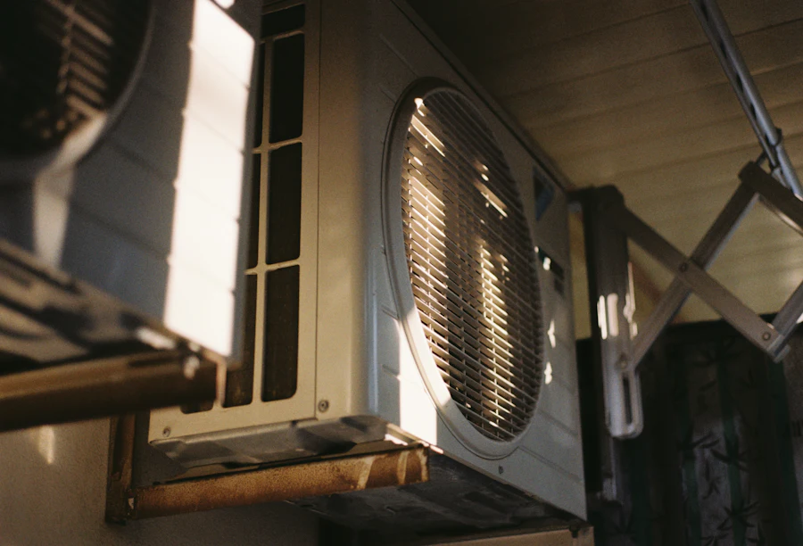Ventilador de una unidad exterior de aire acondicionado durante un diagnóstico